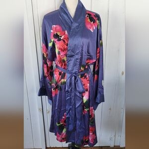 Midnight Velvet Floral Printed 3/4 Sleeve Robe